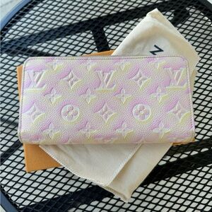 Limited Edition Louis Vuitton Starburst Zippy Wallet